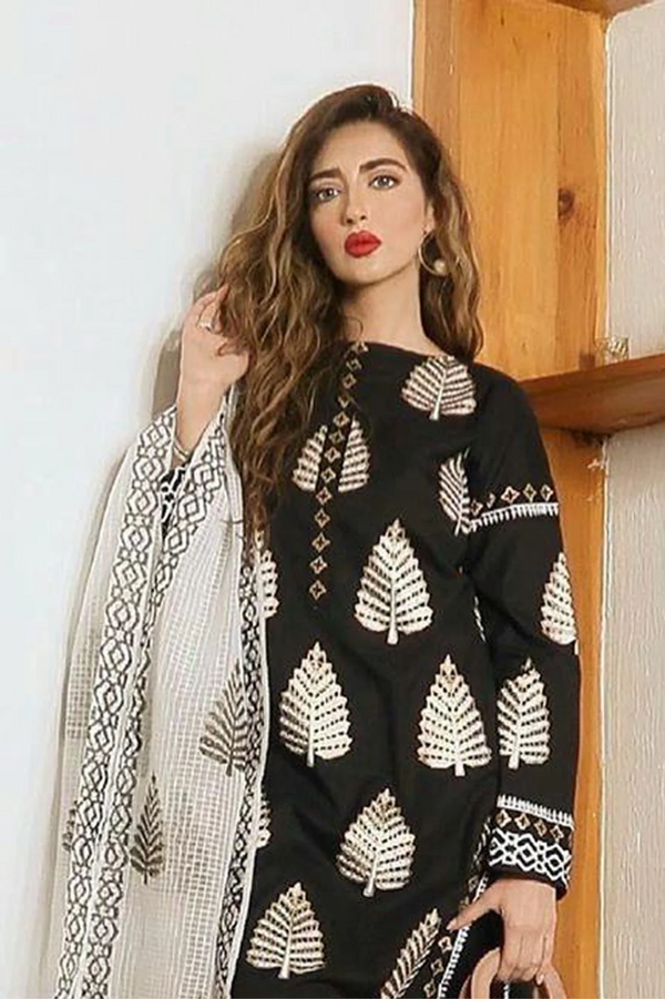 MARIA B - UNSTITCHED 3PC LAWN HEAVY EMBROIDERED SHIRT WITH ORGANZA PRINT DUPATTA - 2615